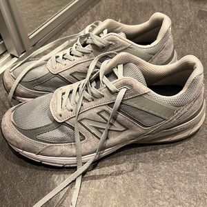 Amazing condition. Mens size 11 new balance shoe. Super popular.